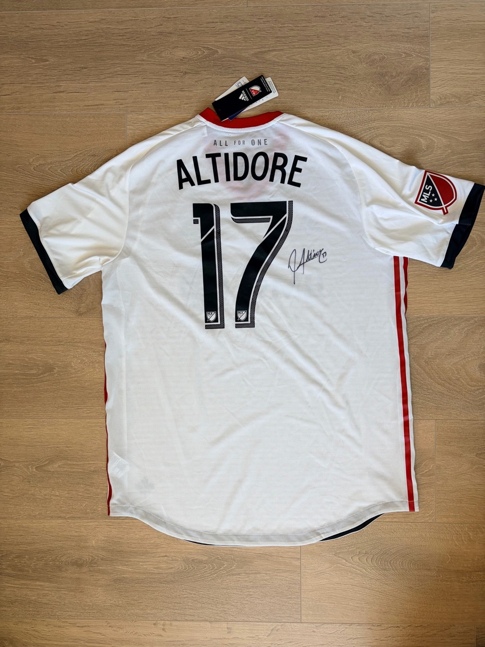 NWT Adidas Toronto FC Jozy Altidore #17 Signed Autograph Jersey XL MLS ClimaCool - Picture 8 of 10